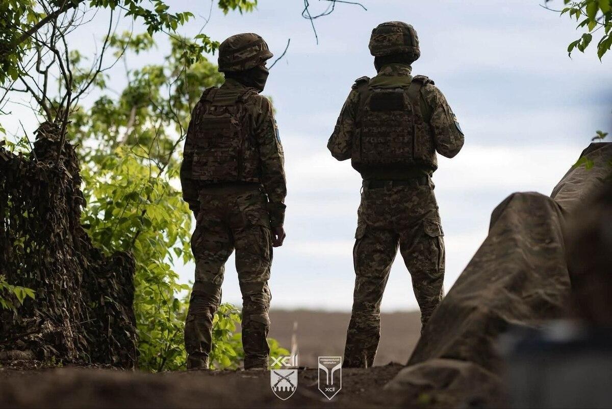 Промисловий інтер'єр секретного заводу Helsing у Німеччині з виробництва дронів HX-2