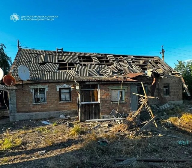 Пошкоджений магазин у Нікополі після удару російського безпілотника 12 липня 2026 року