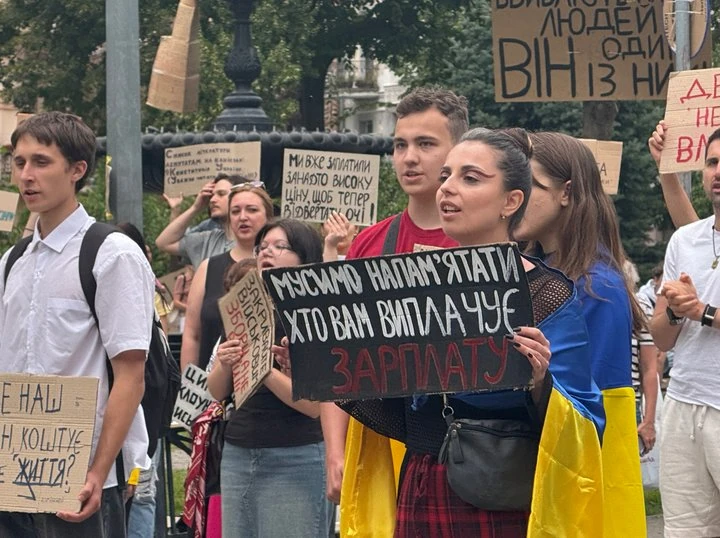 Мітинг на площі Франка у Києві 21 липня 2026 року: плакати «Поверніть Федорова» та український прапор