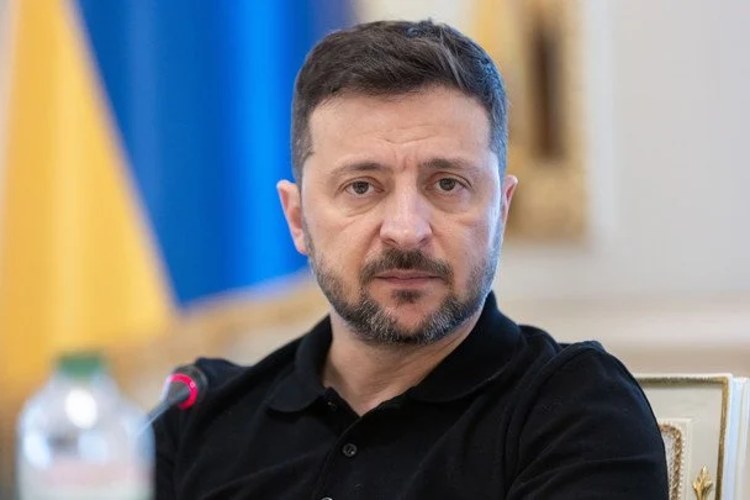 Президент Володимир Зеленський та голова НАК «Нафтогаз України» Сергій Корецький під час спільного брифінгу у Києві