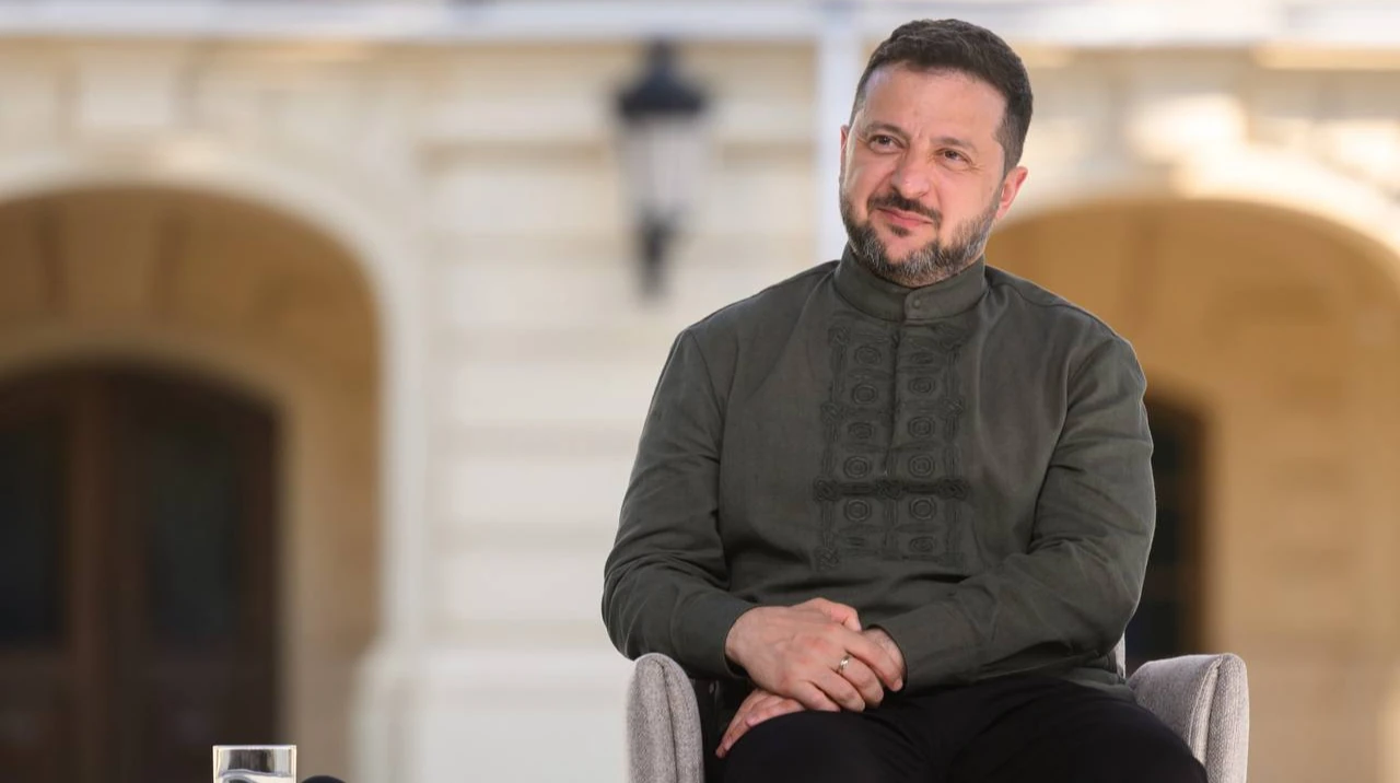 Президент України Володимир Зеленський під час вечірнього відеозвернення (фото Reuters/Valentyn Ogirenko, за підписом NV).